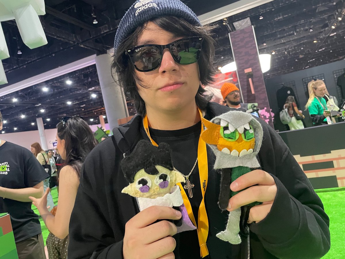 Last year, this year. :3 

#Quackity #Twitchcon