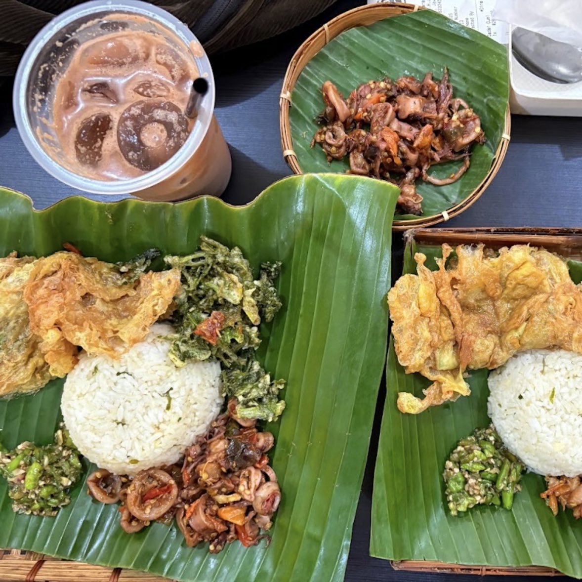 reqomendasi's tweet photo. Bosen makan itu2 aja? 👀

Yuk cobain beberapa makanan terlaris + review versi shopeefood! 🤤🫰

~ A Thread ~ https://t.co/8ai43iiyZu