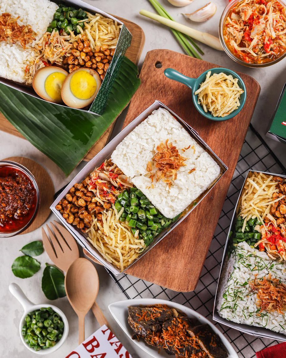 reqomendasi's tweet photo. Bosen makan itu2 aja? 👀

Yuk cobain beberapa makanan terlaris + review versi shopeefood! 🤤🫰

~ A Thread ~ https://t.co/8ai43iiyZu