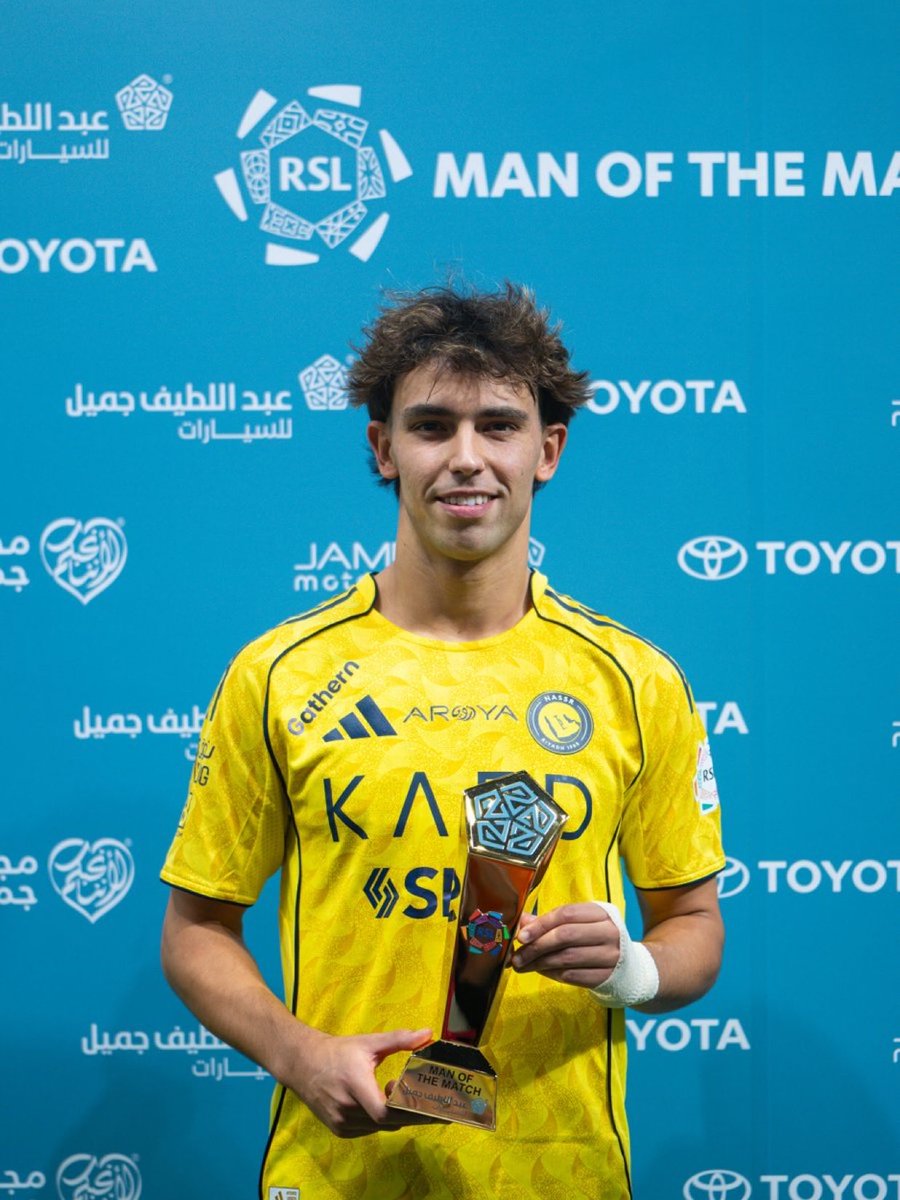 حنا تعودنا .. ناخذ الحق بيدينـا 
ولا العطـايـاااا لها ناسٍ تدورهااا💙💛

#النصر