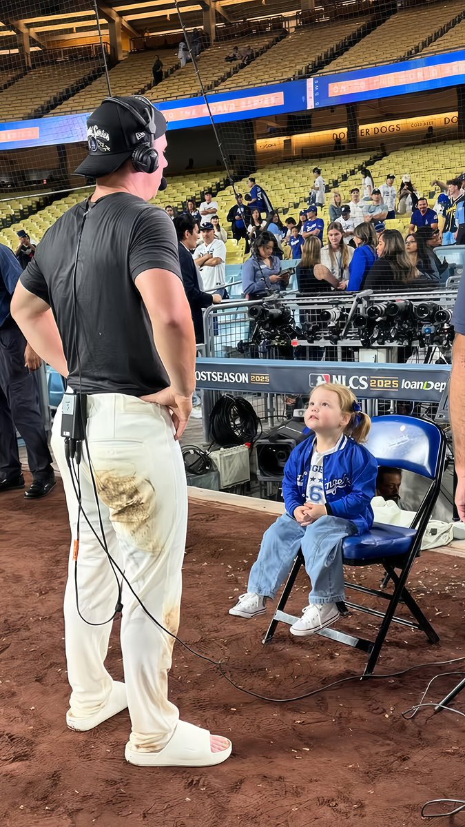💙 ₊*(•͈ᴗ•͈ ⋈ ₊*̥
Charlotte

via caramartinellsmith/IG
