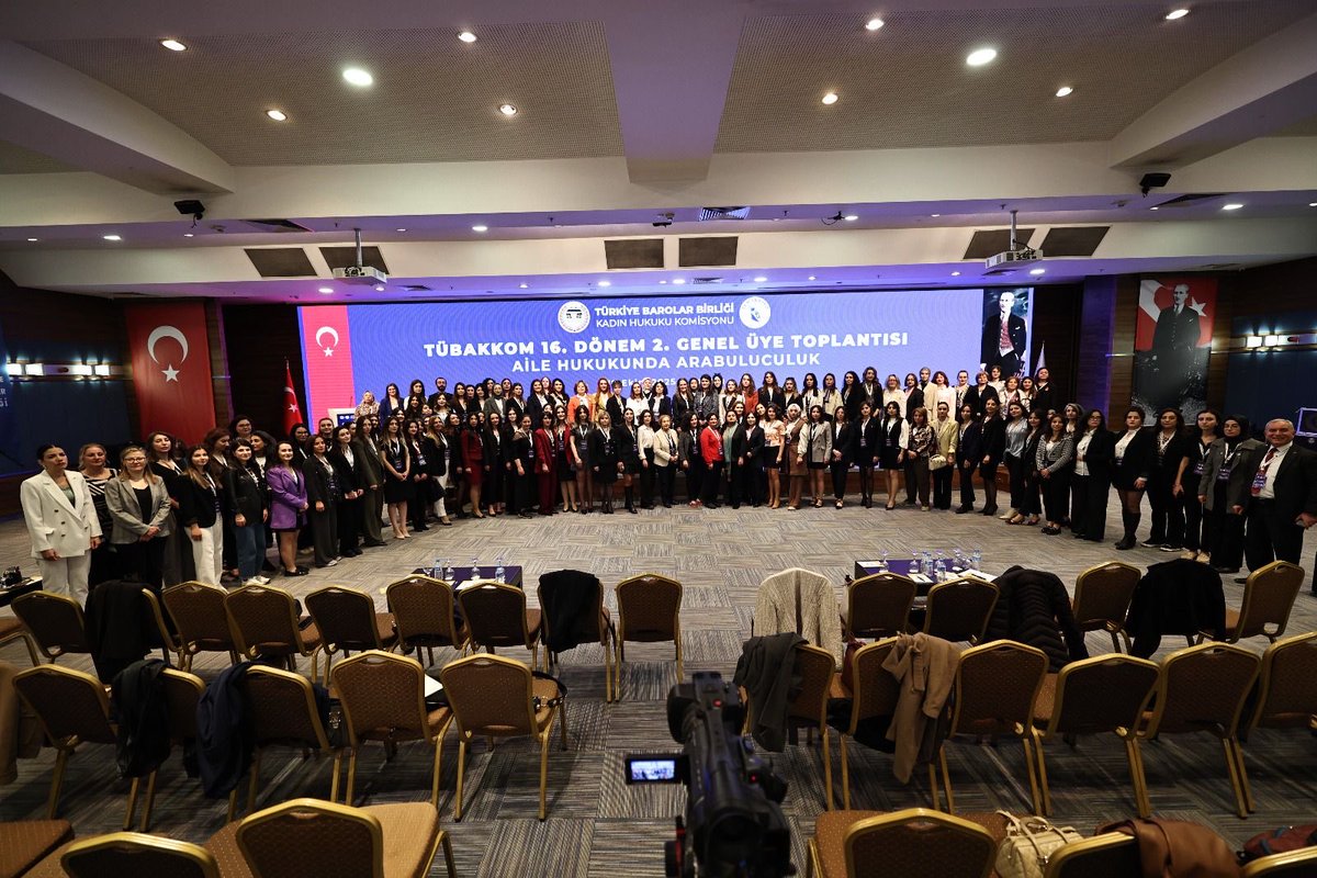 Türkiye Barolar Birliği Kadın Hukuku Komisyonu’nun (TÜBAKKOM) düzenlediği 16. Dönem 2. Genel Üye Toplantısına baromuz adına Baro Genel Sekreterimiz ve Kadın Hakları Merkezi Koordinatörümüz Av. Yasemin GÜLEÇ ile Kadın Hakları Merkezi Başkanımız Av. Zeliha ÖZEN MÜDÜROĞLU katılım