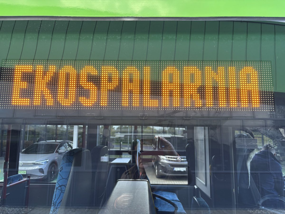 Dzień otwarty krakowskiej Ekospalarnii. Po raz ósmy prawie tysiąc osób, dzieci, młodzież , dorośli, specjaliści i przyszli specjaliści. Wszyscy pod wrażeniem tej nowoczesnej spalarnii. Duża duma !