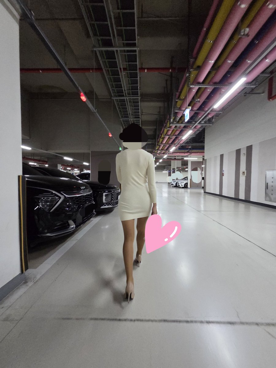 쌀쌀하지만 팬티라인까지 비치는 미시룩으로 요기저기 많이 싸돌아댕긴 날~
오늘 우리 보신 분 손!!
#미시룩 #능욕 #갱뱅