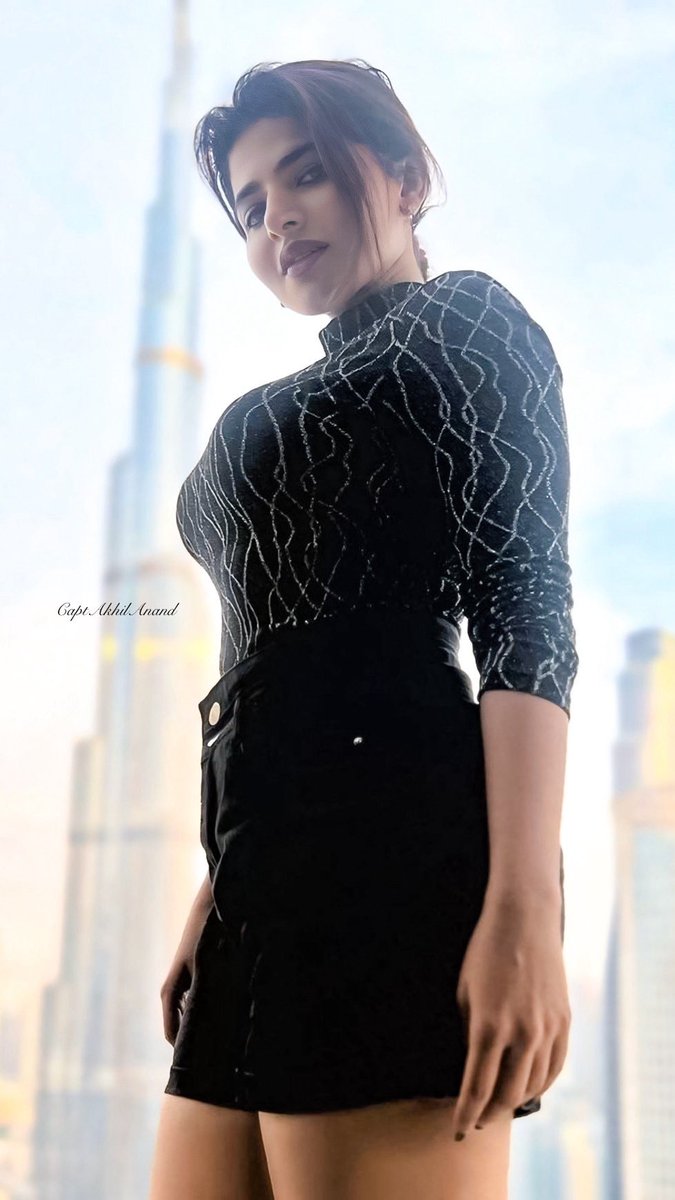 Behind View is #BurjKhalifa
But She peaked above it
#IshwaryaMenon

Damn She is awesome 🤩🔥🔥🔥❤️‍🔥❤️‍🔥❤️‍🔥