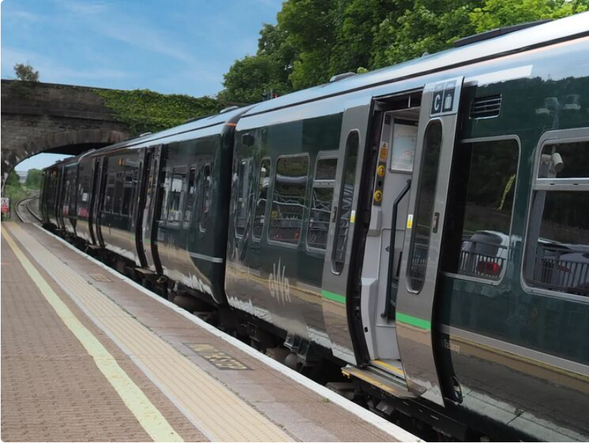 travelWESTeng's tweet image. 🚆 Plans for new railway stations at Henbury &amp;amp; North Filton are moving forward!

A £38m investment will bring both stations closer to reality, boosting connections, cutting congestion &amp;amp; supporting sustainable growth in the #WestofEngland 

📄 Read more: ow.ly/mjjs50Xe6Pq