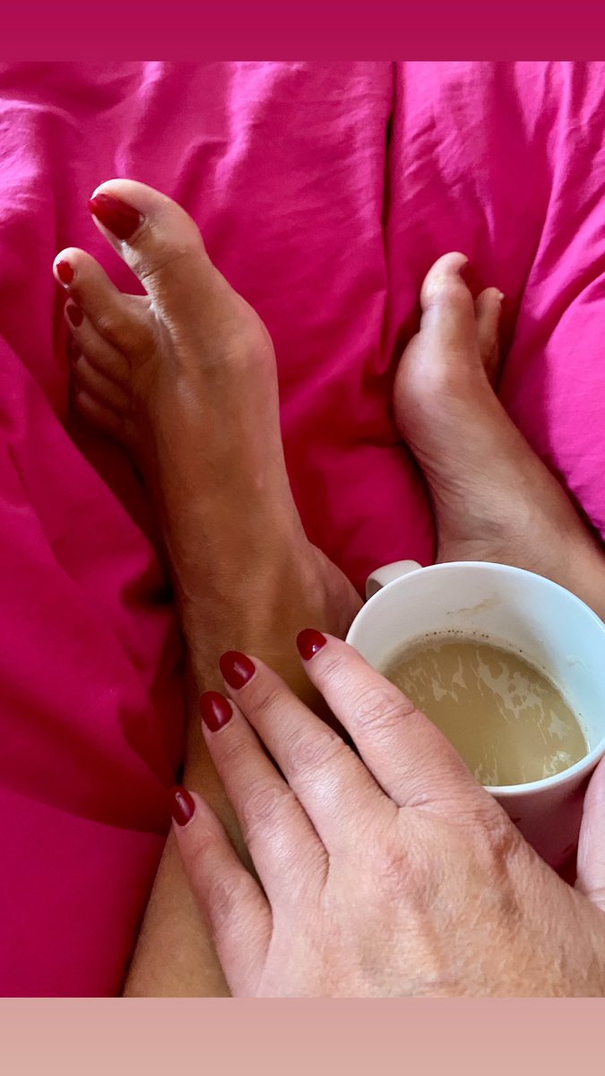 ☕️ Nägel &amp; Zehen perfekt abgestimmt.
Kaffee kommt nicht von selbst.
👉 Sendungen. Jetzt.

#GoddessMorning  #ZahlEs                #PerfectToes 

<a href="/rt_feet/">Feet RT PROMO 💯K</a> <a href="/Brun0Parent/">BRUNO THE RT SUB</a> 

HÄNDE FÜSSE