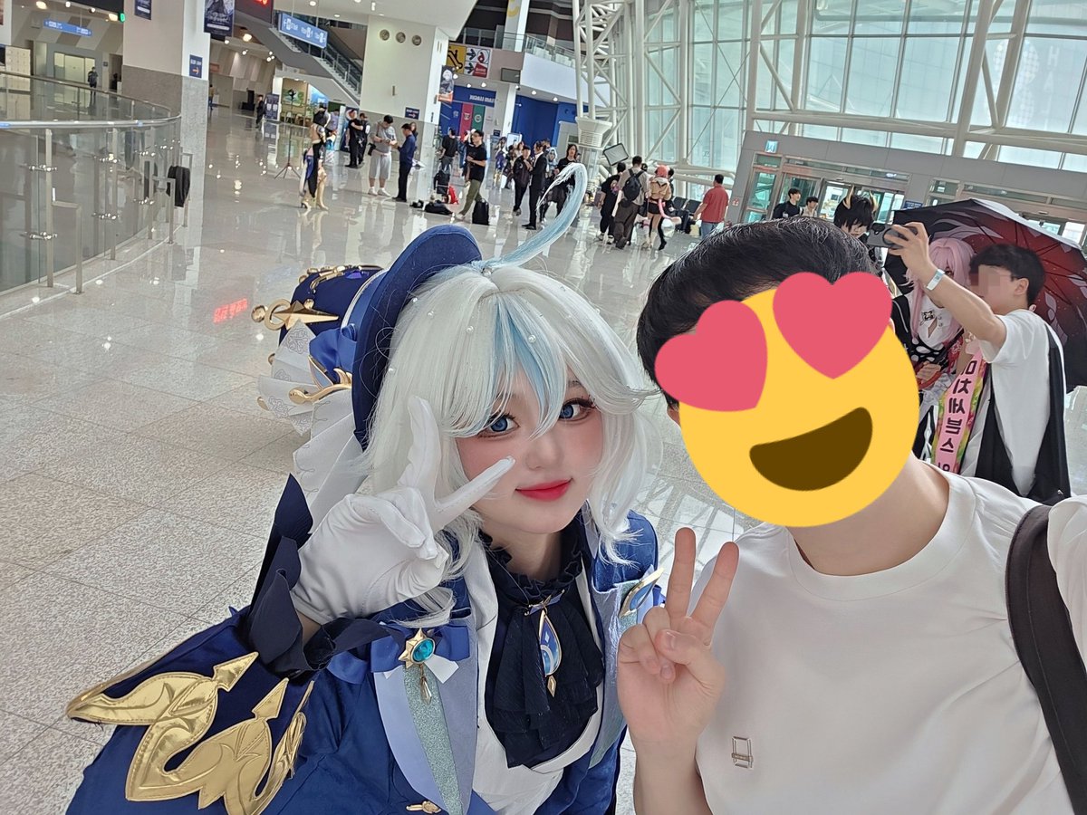 25.10.11 호요랜드

푸리나 <a href="/YooNoCos/">유노🖤</a>

한시간에 한명 찾는 험난한 호요랜드였지만 유노님의 푸리나를 보는데 투자한거라 생각하면 엄청 싼거에요.
사실 푸리나 나오기 전에 접어서 얼마나 디테일한지 몰랐는데 완전 찰떡이셨고 특히 가발이 엄청 예쁘신데 바보털이 귀여운 반전매력이 있어요.