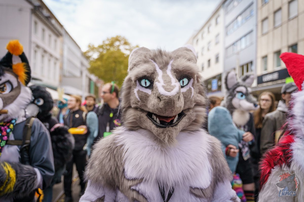 The Karlsruhe walk yesterday was so great! So you see a happy Sergal here 😁
📸 Thanks to <a href="/LunosWolf/">Lunos</a> 
🧵 <a href="/Shiryudesign_de/">Shiryudesign</a> 
#sergal #furry #furryfandom #fursuitwalk