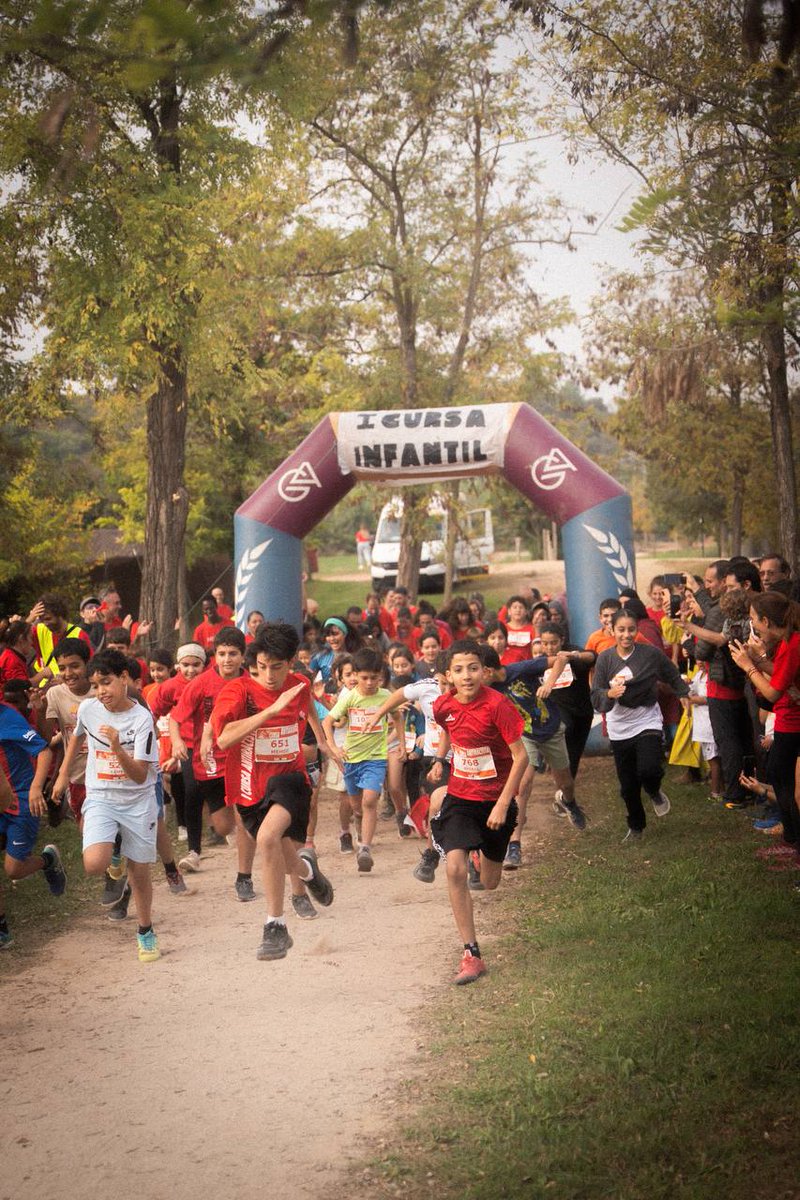La_Directa's tweet image. Més d&apos;un miler de participants i una setantena de voluntàries a la cursa antiracista de Manresa. El col·lectiu Mai Més amb el suport de Top Manta i altres entitats de la ciutat ho han fet possible

🔗 directa.cat/mes-dun-miler-…
📷 Joel Badia