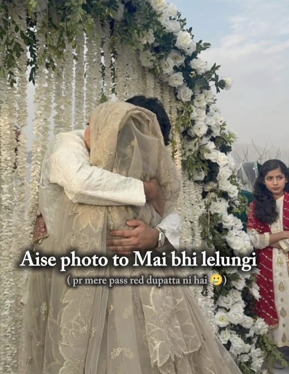 huhh ja rahi laal dupatta khareedne😾😾