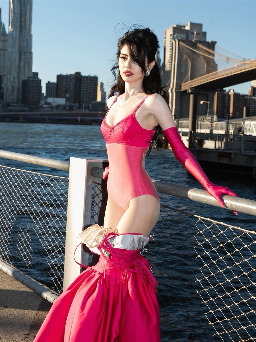Fanciclub99's tweet image. All eyes on @DavikaH in FANCì CLUB’s special custom-made of Hanging By A Thread Gown in pink, for the Victoria’s Secret 2025 Fashion Show 🪽