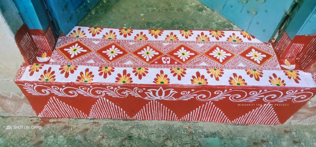 aipangirl's tweet photo. शीतलाखेत से छोटी बुआ ने अपने घर देहली को कुछ इस तरह सजाया हैं 🤩
#aipan #diwali #folkart #uttarakhand https://t.co/rqjKdf6av6