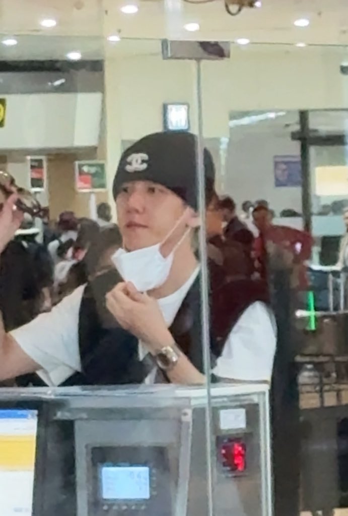 HE IS SO CUTEEEEEEEEEE 

#BAEKHYUN  #백현