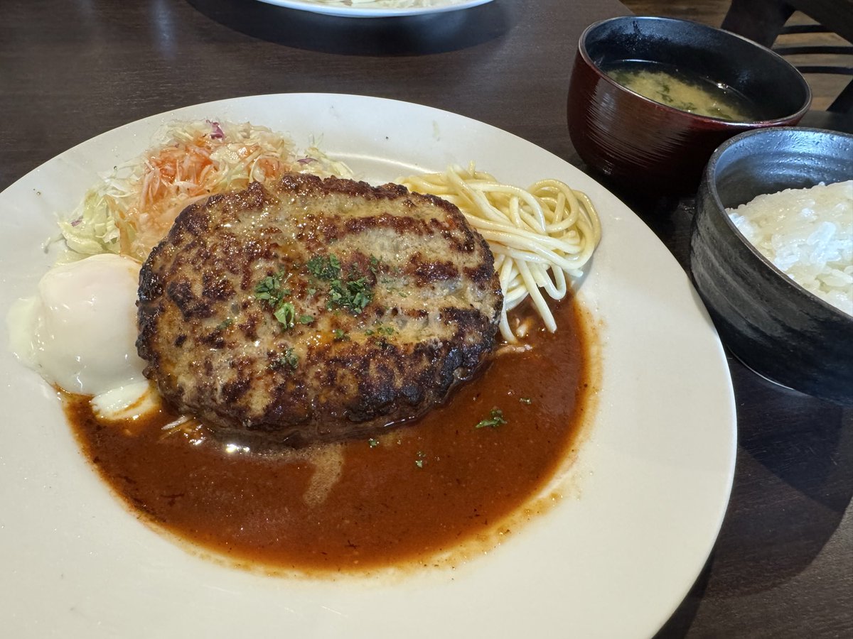 美味しいハンバーグ食べた😋
ここ、ランチ時はいつも激混みなの🍽️