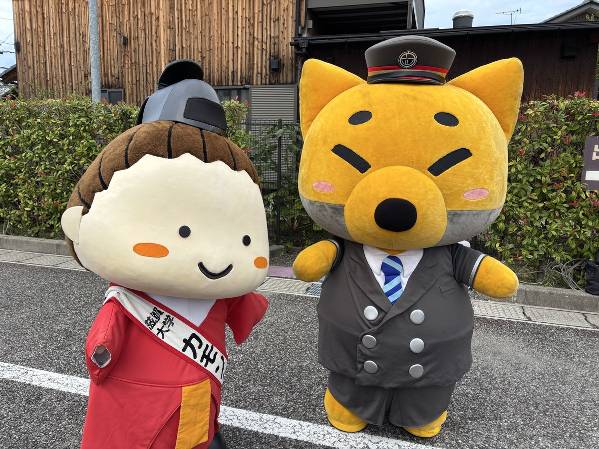 駅長がちゃこんちゃんともお写真とったなり🚂
おんなじ滋賀おともだちなり♪
#ご当地キャラ博2025