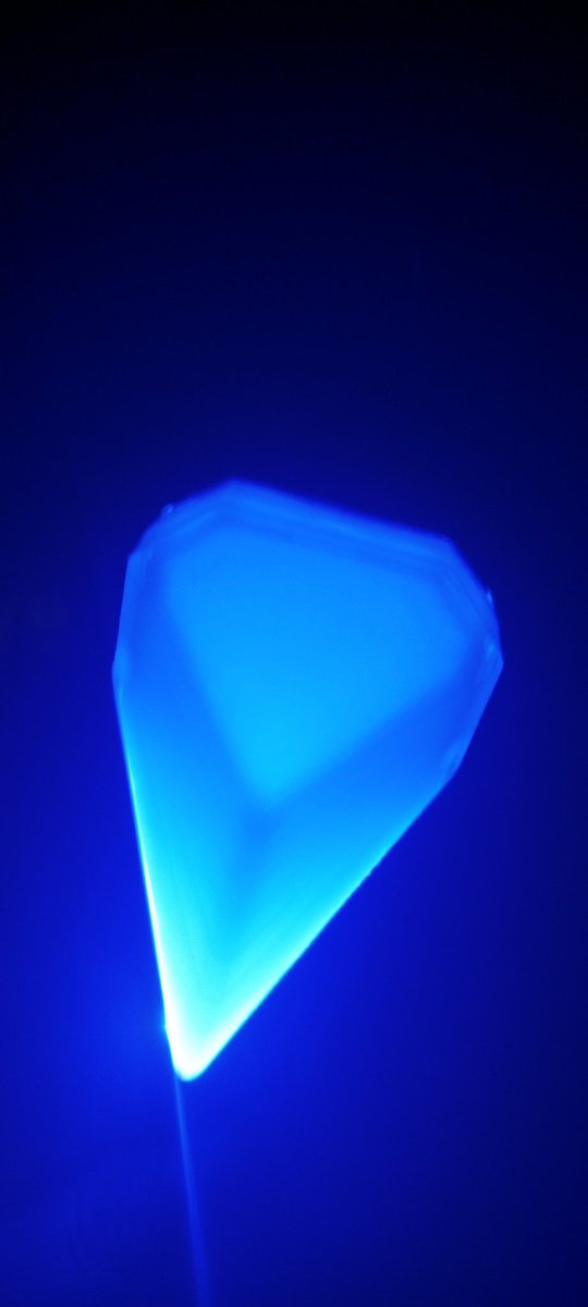 15KingsSJ's tweet photo. Y también se le salió esa parte azul del logo 😭 obligada a pintarlo con plumón azul 🤣 https://t.co/KDwkd0MpDd