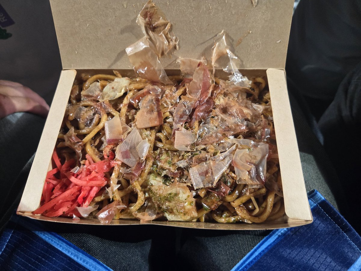 野球ファンなのに恥ずかしながら初めて行った甲子園。負けちゃったけど、すごい良い球場だったなぁ。こんな広いのに常に満員にするのは本当にすごい。焼きそばも美味しかったし、また来よう。
そして甲子園にもクラフトビールが採用される日が来ることを願う🍺