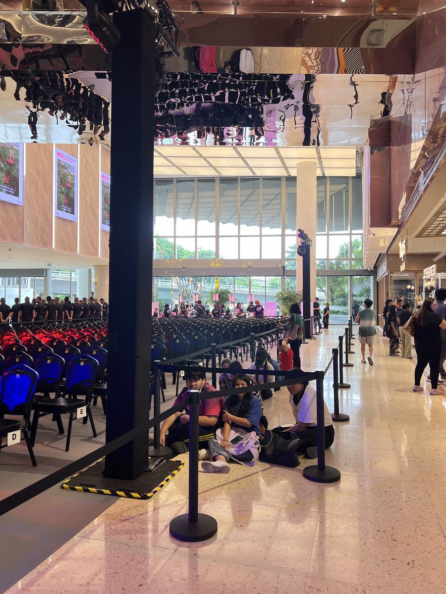 nooknickKimChoi's tweet image. งานเปิด มีที่ให้ฟค ที่ไม่ได้สิทธด้วย ใกล้มาก  รีบมากันนะ  งานดีมากกก  

#KPOPMERCH #케이팝머치
#แบมแบม #BamBam #뱀뱀
#HOMETOWN