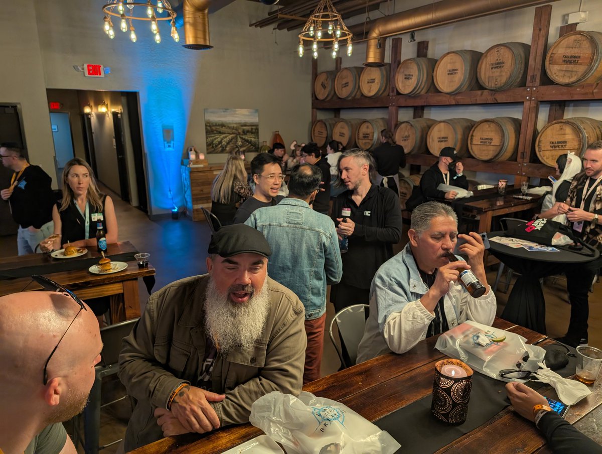 _CaptainRichard's tweet photo. Many thanks to @NCSOFT_America for the cozy get together and the opportunity to check out Limit Zero Breakers! 🧡

The creator goodie bag including a free @PixioGaming gaming monitor was also pretty awesome! 🤯 https://t.co/s6pURH1umc