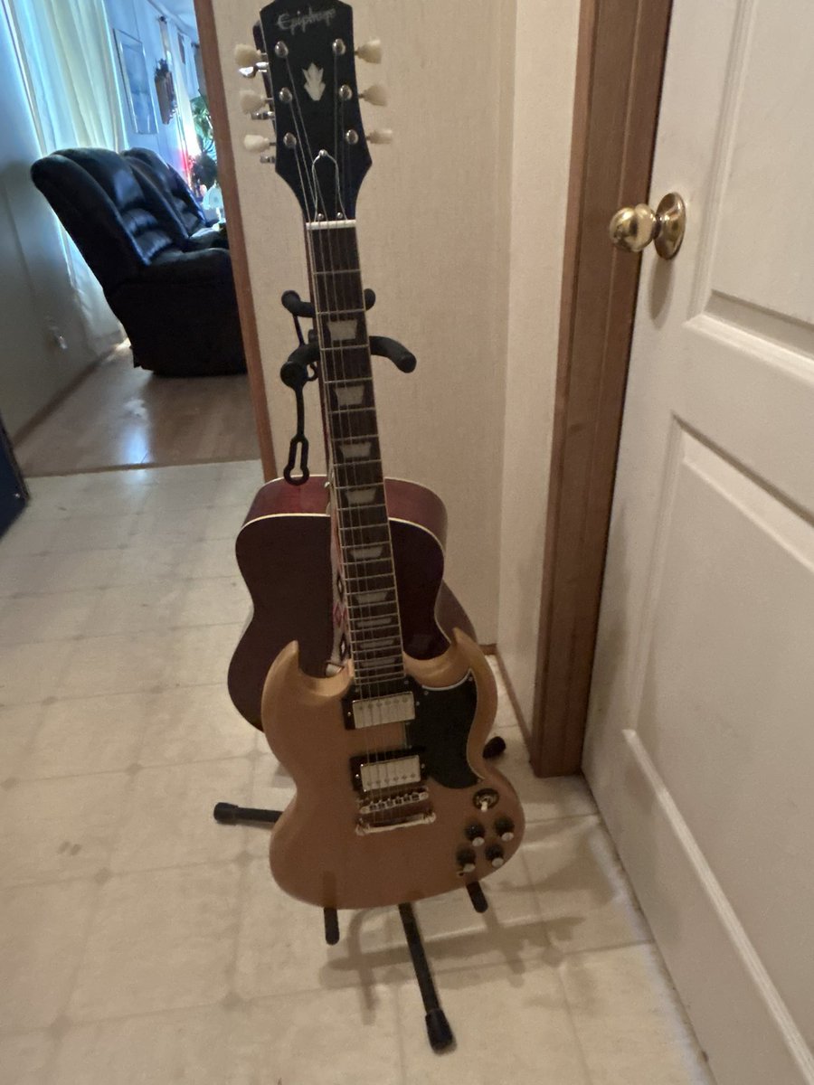 The “spare change guitar “ #pawgaritaville
