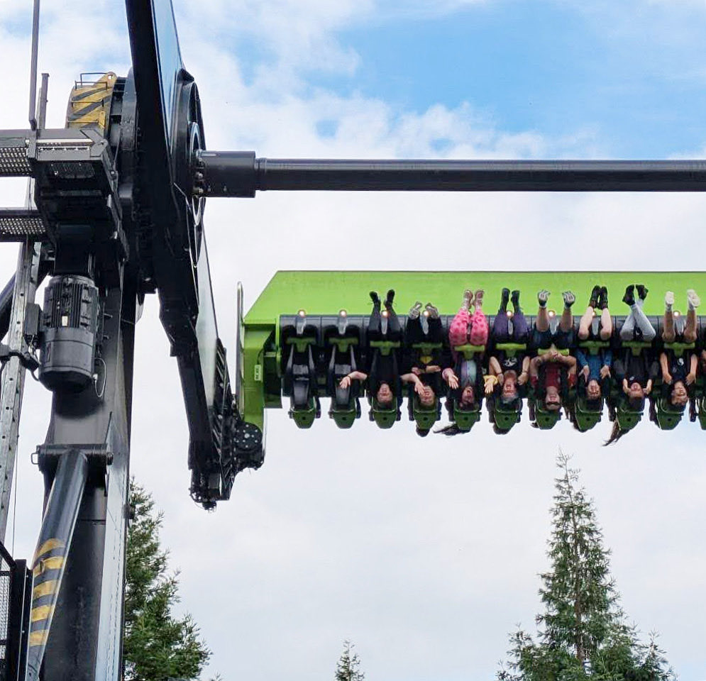 ThemeParkFur's tweet photo. If you are planning on ‘submitting to the spin’ on Toxicator at @altontowers - I heavily suggest wearing some very BRIGHT and colourful trousers, it makes you very easy to spot! (I’m in the pink with red hearts!) I’m so excited to be back at the park on Monday to enjoy scarefest! https://t.co/9Z1LLggBzW
