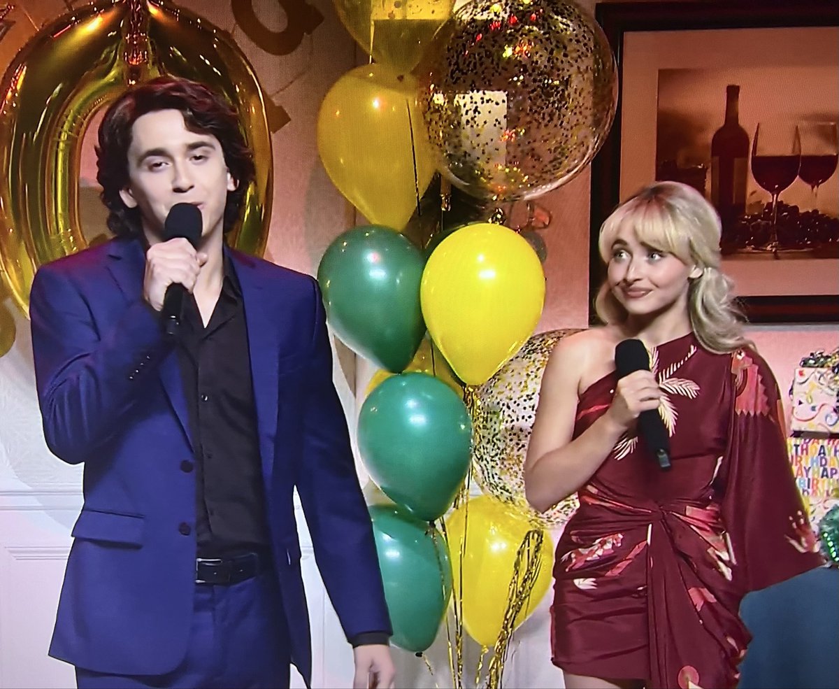 PopCrave's tweet image. Domingo &amp;amp; Sabrina Carpenter reunite on SNL.