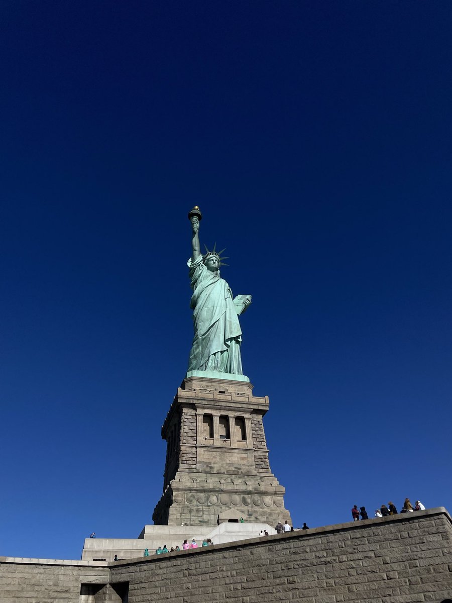 MonseCoronadooo's tweet photo. nunca te voy a superar nyc 🥹🫶🏻💫 https://t.co/2tLUqfbcZ8