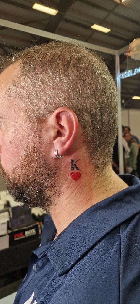 ImFuZioNTV's tweet photo. Première journée terminer de cette @FestivalHashtag, j'ai pu rencontrer de très belle personne. 👊🏻😉
Je repart avec ce beau tatouage et je vous donne rdv demain pour le dernier jours de cette événement 🤔
#Hashtagfestival #Geek https://t.co/847FwRCsFJ