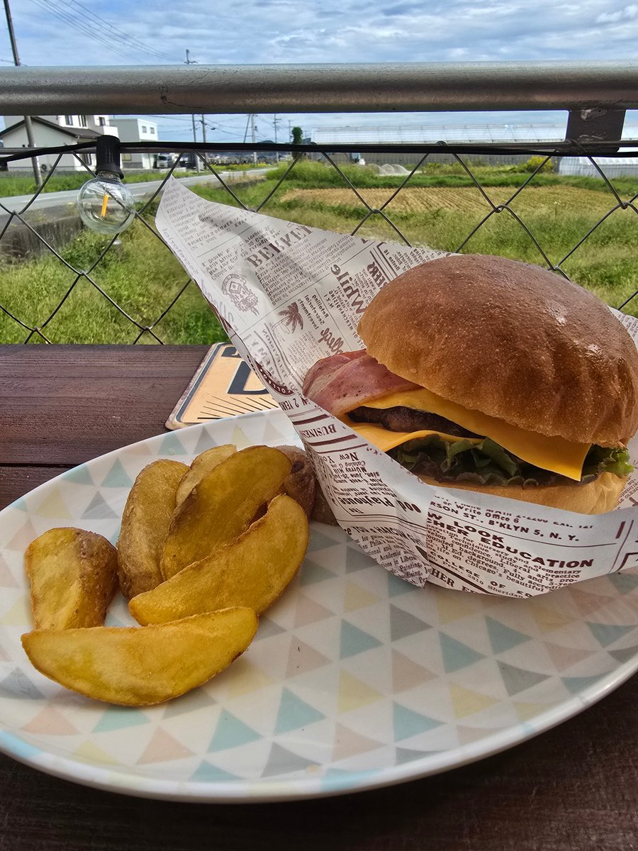 JACAL007's tweet image. 加古川の #Route65 へ初めて来ました
ハンバーガーもピザも美味しかったねー