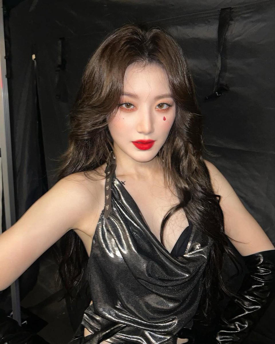 𝐧o hay mejor momento del día que este, porque sin duda semtur las #𝔓ogoᖗ𖤐𝕧ī𝐛e𝚜 de mi payaso favorito es lo que me mantiene despierta día con día. ¿𝐞stán listos para esta semana de #𝔊u͟s𝕥a𝐛o개울ー𝔓är𝕥y? ¡𝐩orque yo sí! ♡

𝑓eē𝐥 𝐛ǝrry 🍓 ˎˊ˗ 𝐠öo𝚍.