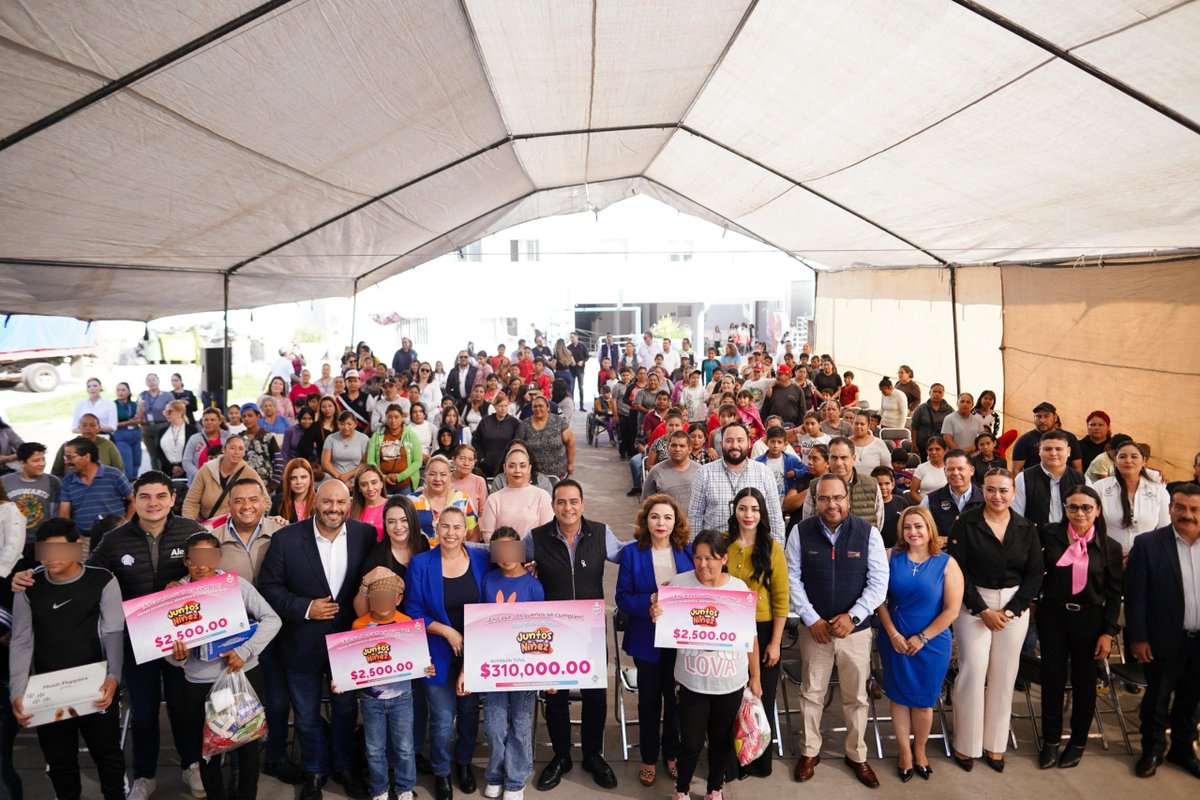 AnguloInforma's tweet image. #ÁnguloDuranguense | @josejoseantonio fortalece “Juntos por la Niñez” 👧🧒 con apoyos a 103 menores para su regreso a clases.

El @DIFMunicipalDgo impulsa bienestar, educación y alimentación digna, reafirmando que en Durango la infancia es primero. 💛