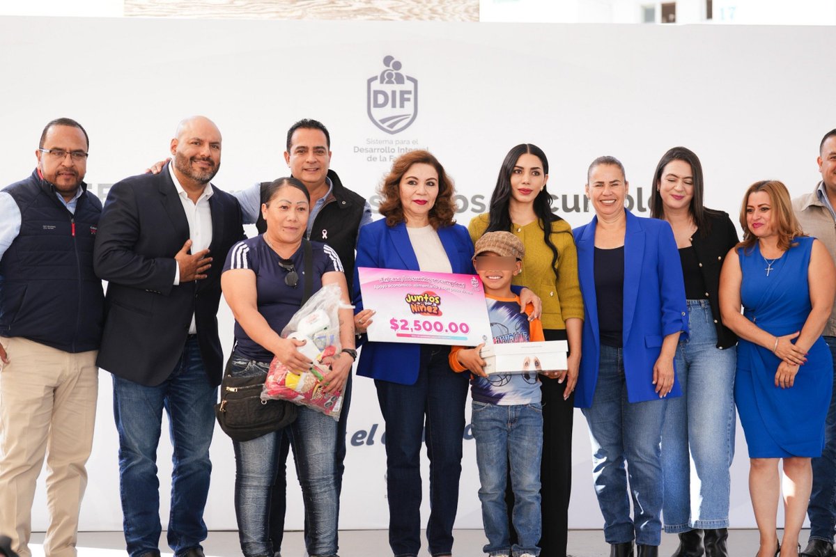 AnguloInforma's tweet image. #ÁnguloDuranguense | @josejoseantonio fortalece “Juntos por la Niñez” 👧🧒 con apoyos a 103 menores para su regreso a clases.

El @DIFMunicipalDgo impulsa bienestar, educación y alimentación digna, reafirmando que en Durango la infancia es primero. 💛