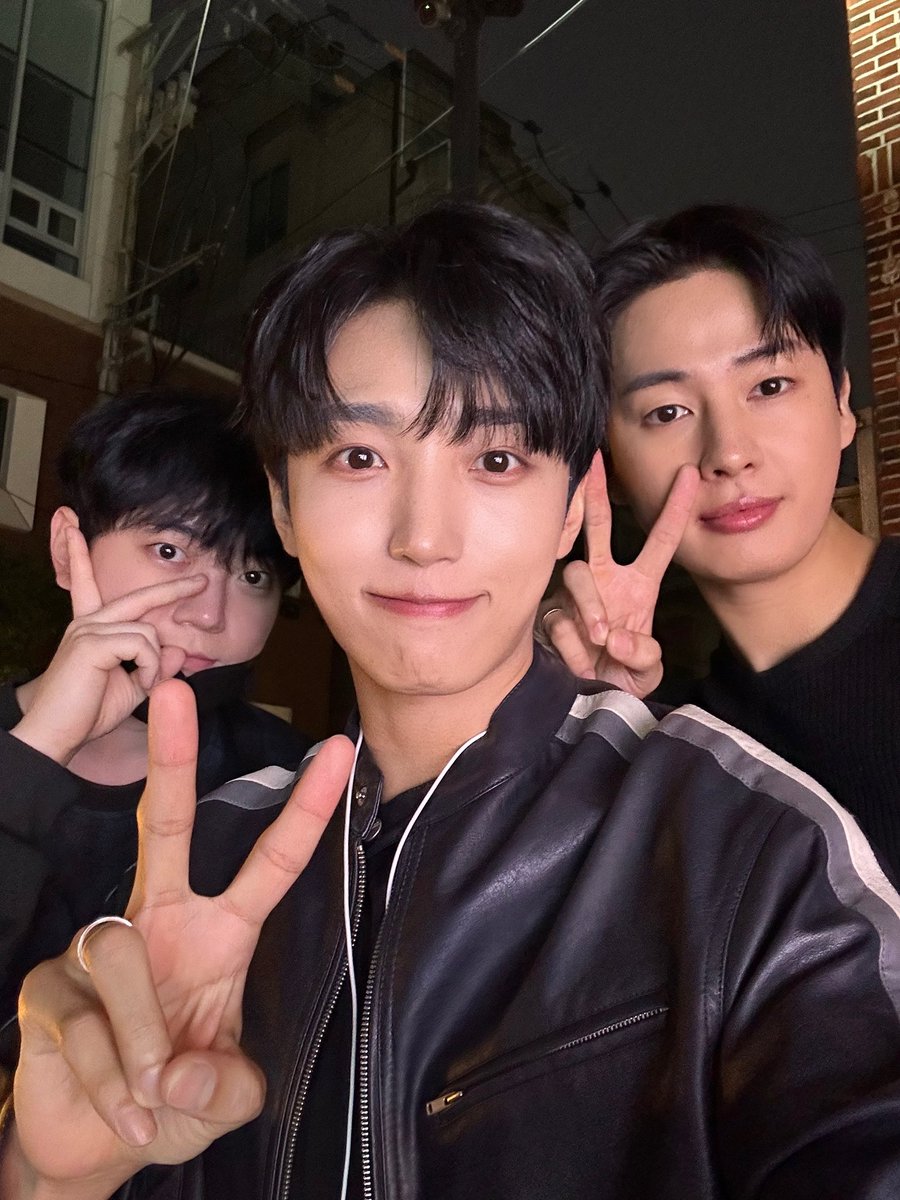 ko_code519's tweet image. ㅠ 나 안운다