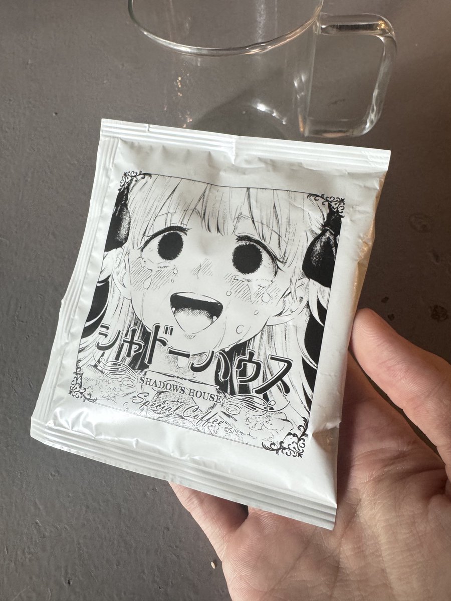 reiji_kawashima's tweet photo. シャドーハウスの偉大なるおじい様の煤入りコーヒーを大事にし過ぎて飲んでなかったので飲みます☕️
洗脳されてきます。 https://t.co/tp5y21C3ZW