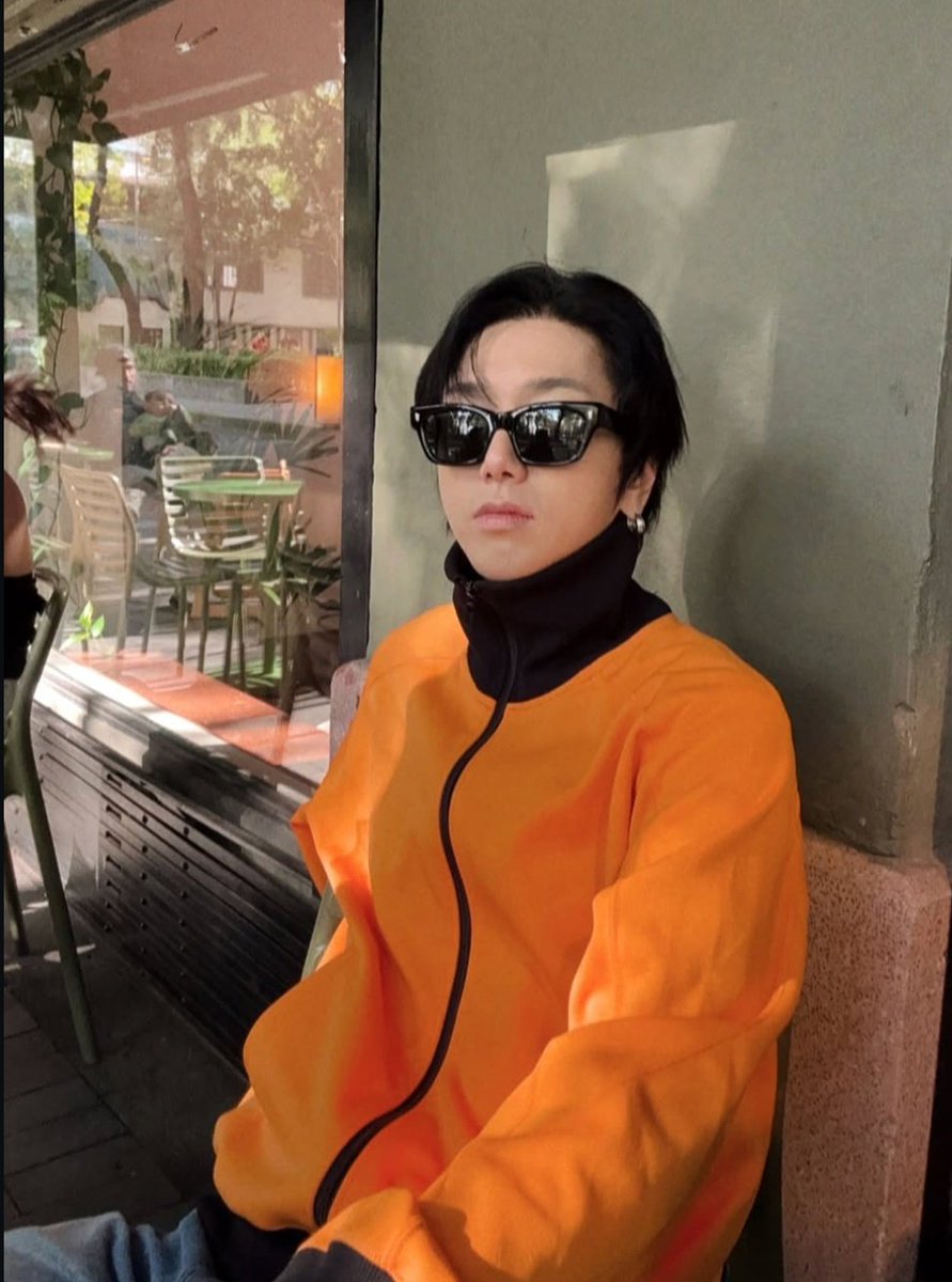 km_yesung's tweet photo. Yesung encaja tan bien con la vibra bohemia citadina y cultural de la Ciudad de México, se nota que realmente la disfrutó.

¡Vuelve pronto Yesung! Habemos miles de Clouds que te esperamos con Super Junior y sobretodo en solitario. 
#YESUNG @shfly3424 https://t.co/L6aLQXDrUQ