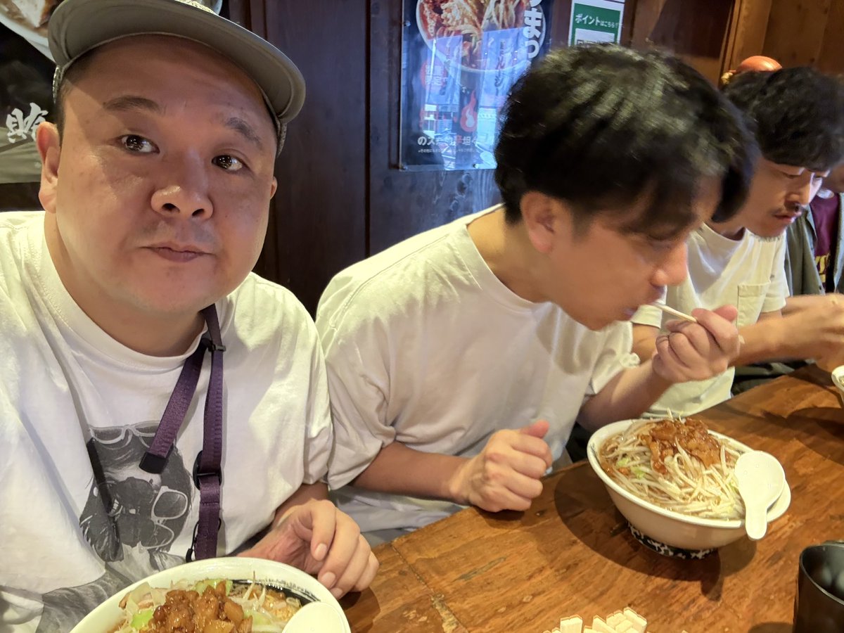 akabass's tweet image. キングオブコント以降初めて会えました！
一緒にのスたさん行きました！
激ウマ🍜