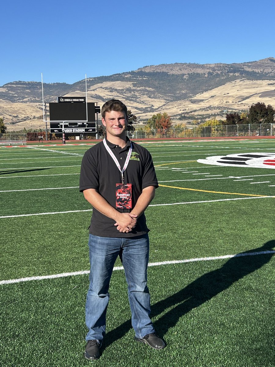 MasonPeter70946's tweet photo. Had an amazing time today with @SOU_Football. Thank you so much to @CoachBeaton_2 and @Coach_T_Souza for having me out and showing me everything that Southern Oregon has to offer! https://t.co/kDwax0csDg