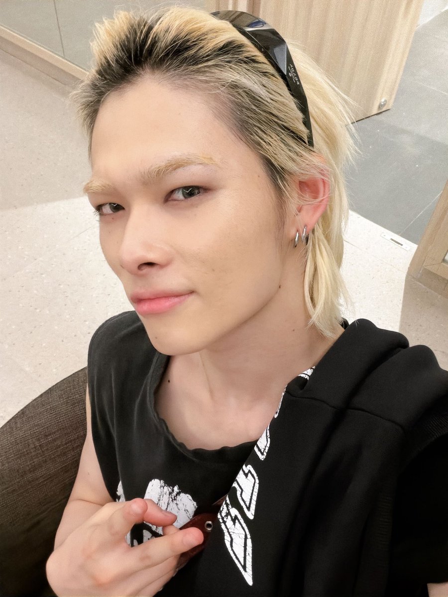 enhypenweverse's tweet image. [ #니키’s Post ] 251019

#NI_KI: See you soon🇮🇩🔥🔥 

@ENHYPEN_members @ENHYPEN #ENHYPEN #엔하이픈