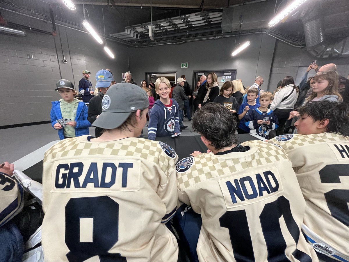 MJHLPistons's tweet photo. What a fantastic turnout for our first @DairyQueen hockey card signing of the season! The guys were signing cards for over 30 minutes. Big crowd tonight—1970—huge thanks for making it a great evening. #mjhlhockey https://t.co/i0gwWCLWAU