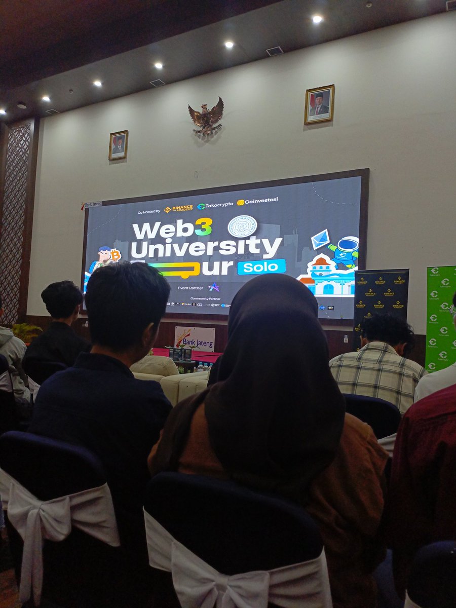 Dracoo72's tweet photo. Web3 University Tour Solo! 🎓 So excited to dive deep into the future of the internet with insights from @tokocrypto, @binanceacademy, @tokotoken_id, and @coinvestasi.
#Binanceacademyuniversity #exchangeindonesia #TKOKeepBuilding #Semuabisacrypto https://t.co/VW2oN8mpqp