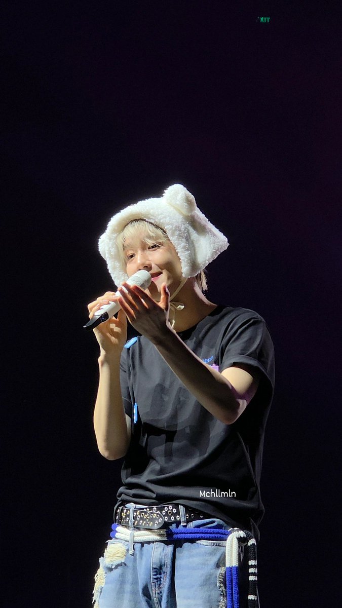 Looks like an angel 🥹😍
<a href="/B_hundred_Hyun/">Baekhyun_EXO</a>