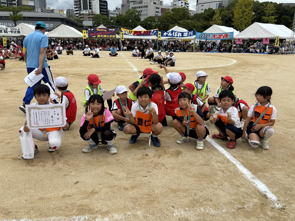 kitakumincenter's tweet photo. 表彰式
おめでとう御座います🥇

#北区民カーニバル https://t.co/4GV6ujA1it