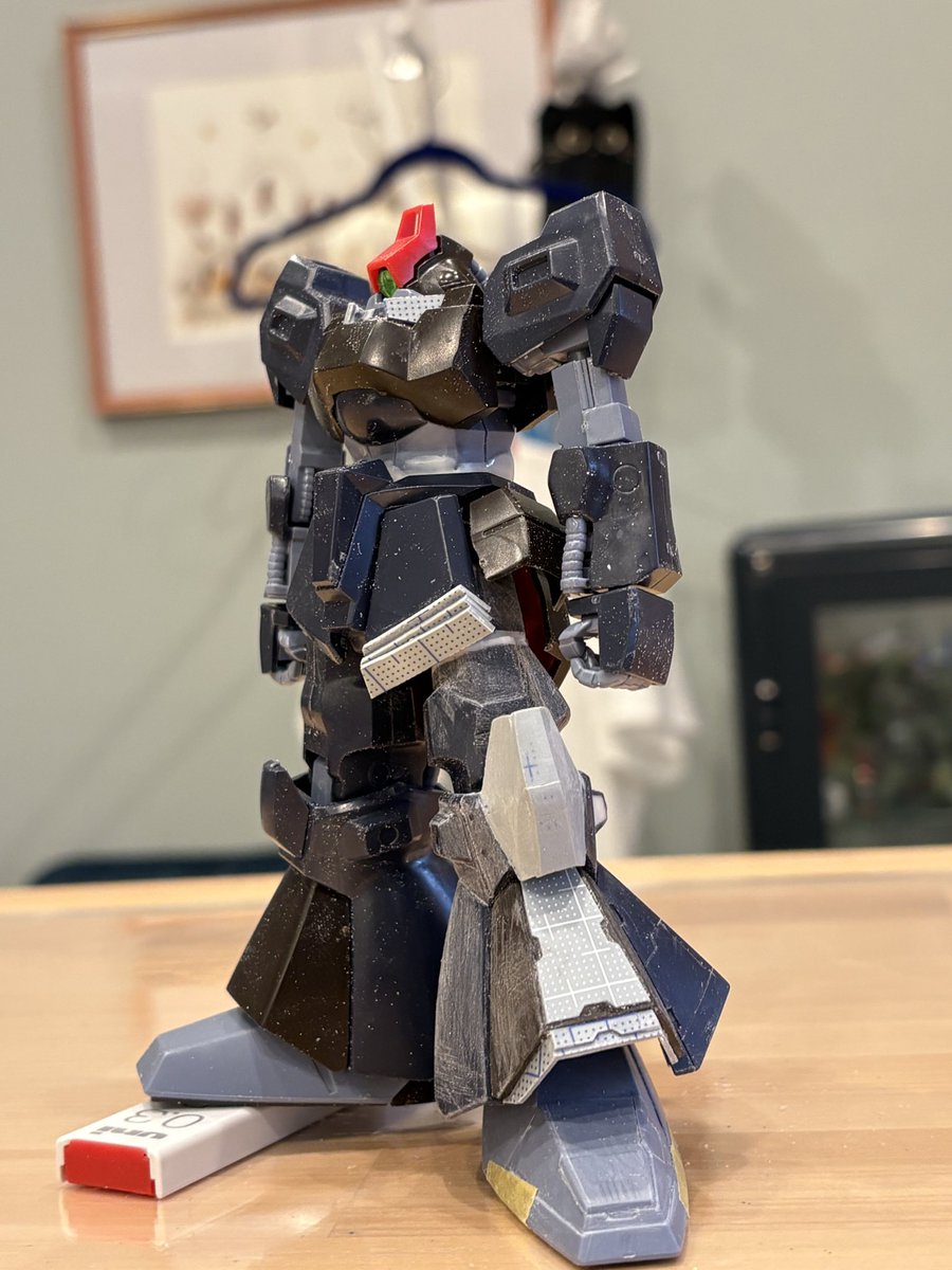 ニコラス刑事さんとリトルグレイのマスターの作ったリックディアスを見てからというもの、ウチにあった素組のHGリックディアスが「なんとかしてくれ」と訴えてくるので始めましたのよ。
ずんぐりむっくりが良いと思ったけど、ここはスタイリッシュに。