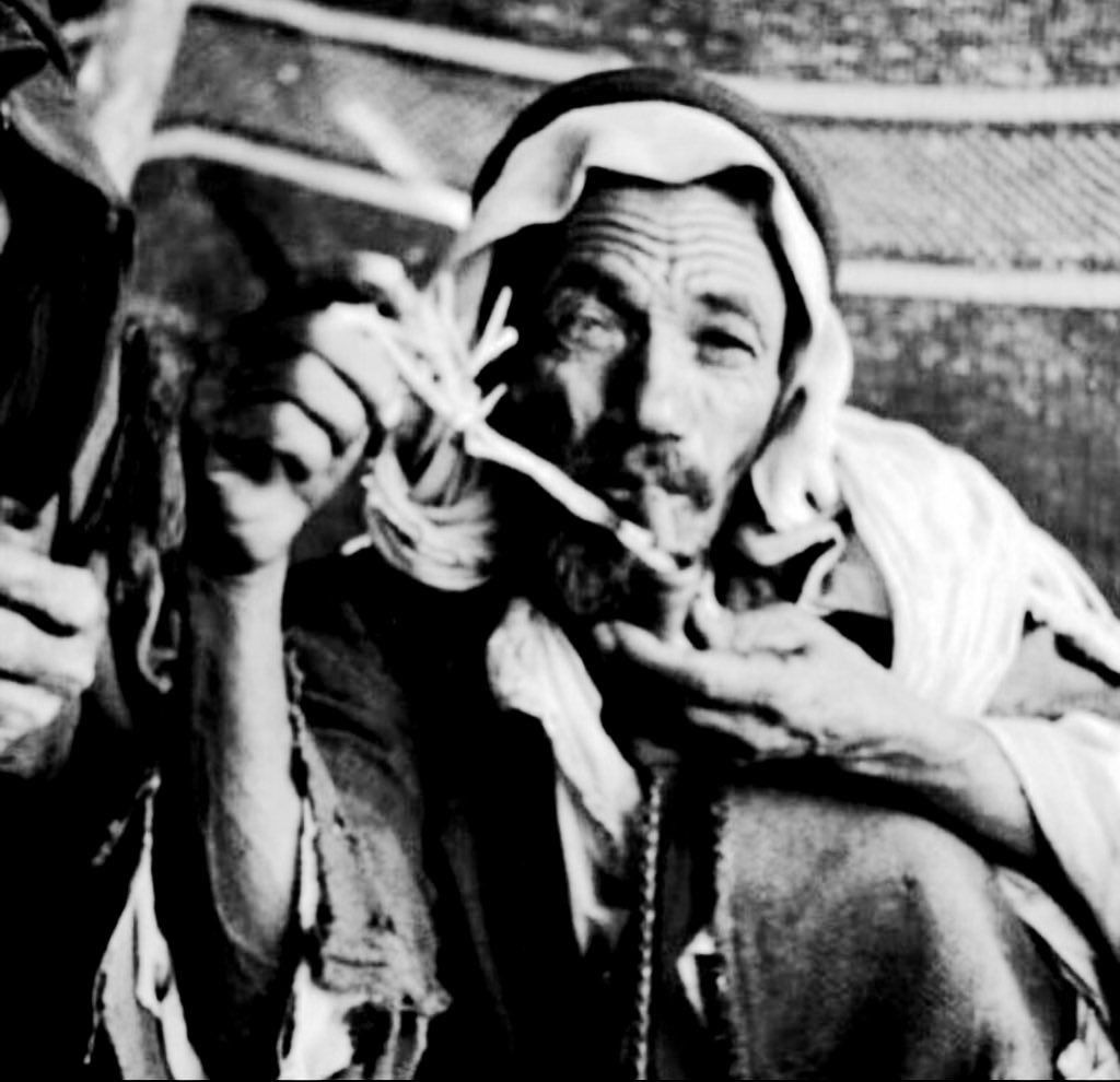 Qhta10ni's tweet photo. من ذاق طعم الفقد يقضي حياته
مشتاق للميّت وخايف على الحي https://t.co/pgEiyjxC9O