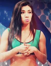 Si te dijera que desde la primera vez que la vi en tv me enamoré de ella 😍 el tiempo pasó pero la esencia, vibra y energía siguen ahi jamás me la saquen de #YoSoy ni de Latina porque nos está dando su mejor versión :') Diana Sánchez tqm 💚 ahora sí sigamos con el programa.