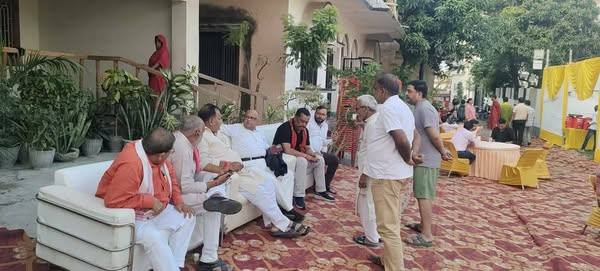 vinaybjpbihar's tweet image. सोनपुर विधानसभा, सोनपुर नगर पंचायत में वरिष्ठ नेता विकास सिंह जी के गृह प्रवेश समारोह में सम्मिलित होकर हार्दिक शुभकामनाएँ दी।
इस अवसर पर परिवार और शुभचिंतकों के बीच उनकी नई शुरुआत के लिए स्नेह और आशीर्वाद साझा किए।
#SonepurVidhansabha #SonepurNagarPanchayat #VikasSingh