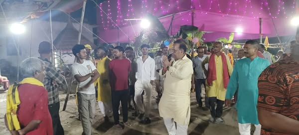 vinaybjpbihar's tweet image. हरपुरनन्द में अखंड अष्टयाम में सम्मिलित होकर सोनपुर विधानसभा में परिवर्तन के लिए प्रार्थना की.. जनमानस ने अपना समर्थन जताया..
#SonepurVidhansabha #SonepurNagarPanchayat #VikasSingh #GrihPravesh #जनसेवा