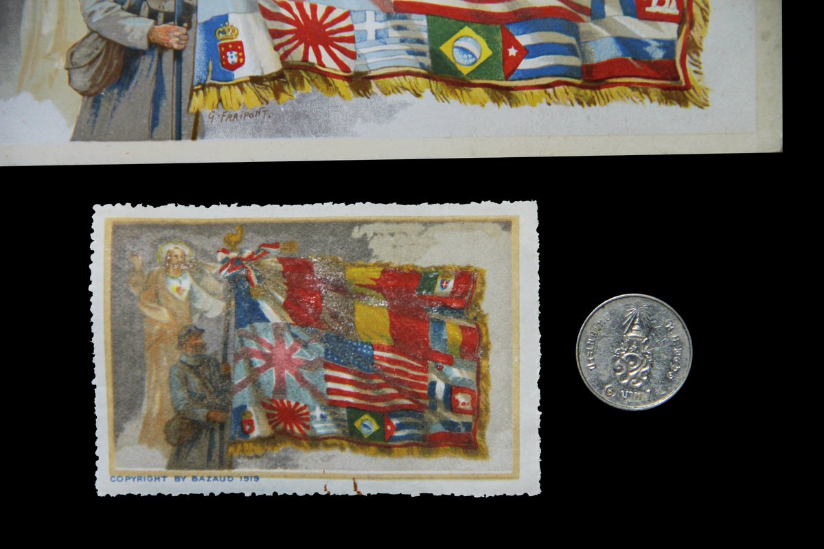 ตามงานพิมพ์ชิ้นเล็กมากว่าสิบปี ในที่สุดก็ได้มา ... ดูดีๆ จะเห็นธงชาติสยามแบบ "ธงช้างเผือกยืนพื้น" หลังจากในหลวงรัชกาลที่ 6 ทรงประกาศเข้าร่วมกับฝ่ายสัมพันธมิตรในมหาสงคราม เมื่อวันที่ 22 กรกฎาคม 2460