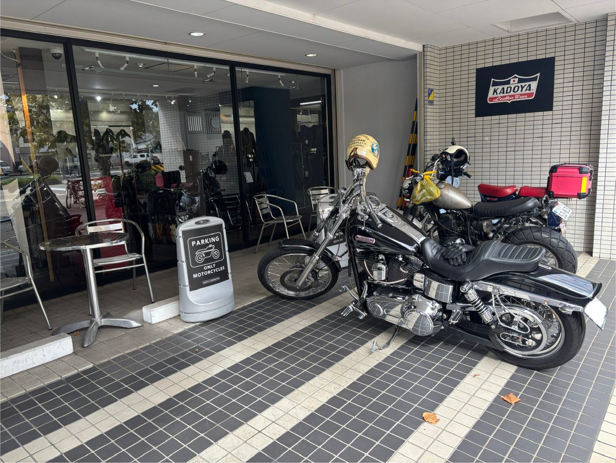 ちょっとカドヤまでひとっ走り。
ついつい革ジャンに見入ってしまう。